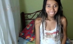 Novinha na webcam peitos xota e cu