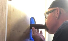 Deepthroating gloryhole DILF pleasing ebony guy