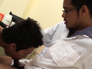 Peeing Asia twink barebacked by doctor