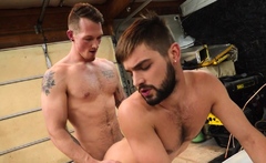 Tattooed stud fucks his cumloving BF