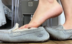 Amateur Foot Fetish Girlfriend Sucks and gives a Footjob