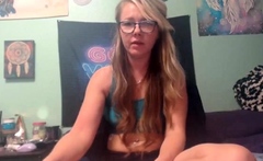 Amateur Webcam Cute Teen Plays Solo