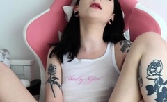 Small titted babe toys her pussy on webcam