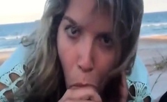 Suomen MILF antaa julkisen blowjobin