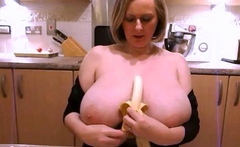 Amateur Big Boobs jerks Big Dick