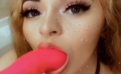 Pissing masturbating babe solo toy play